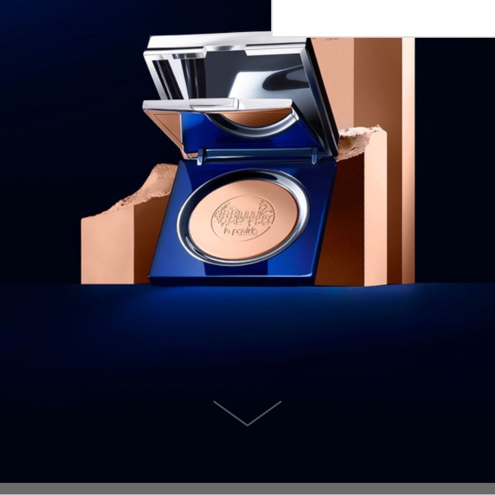 La Prairie Compact Foundation - Blue and Tan